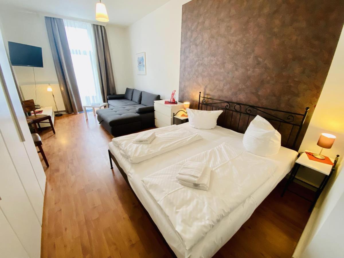 Doppelzimmer Cocktail, Direkt Am Alten Strom Rostock Exterior foto