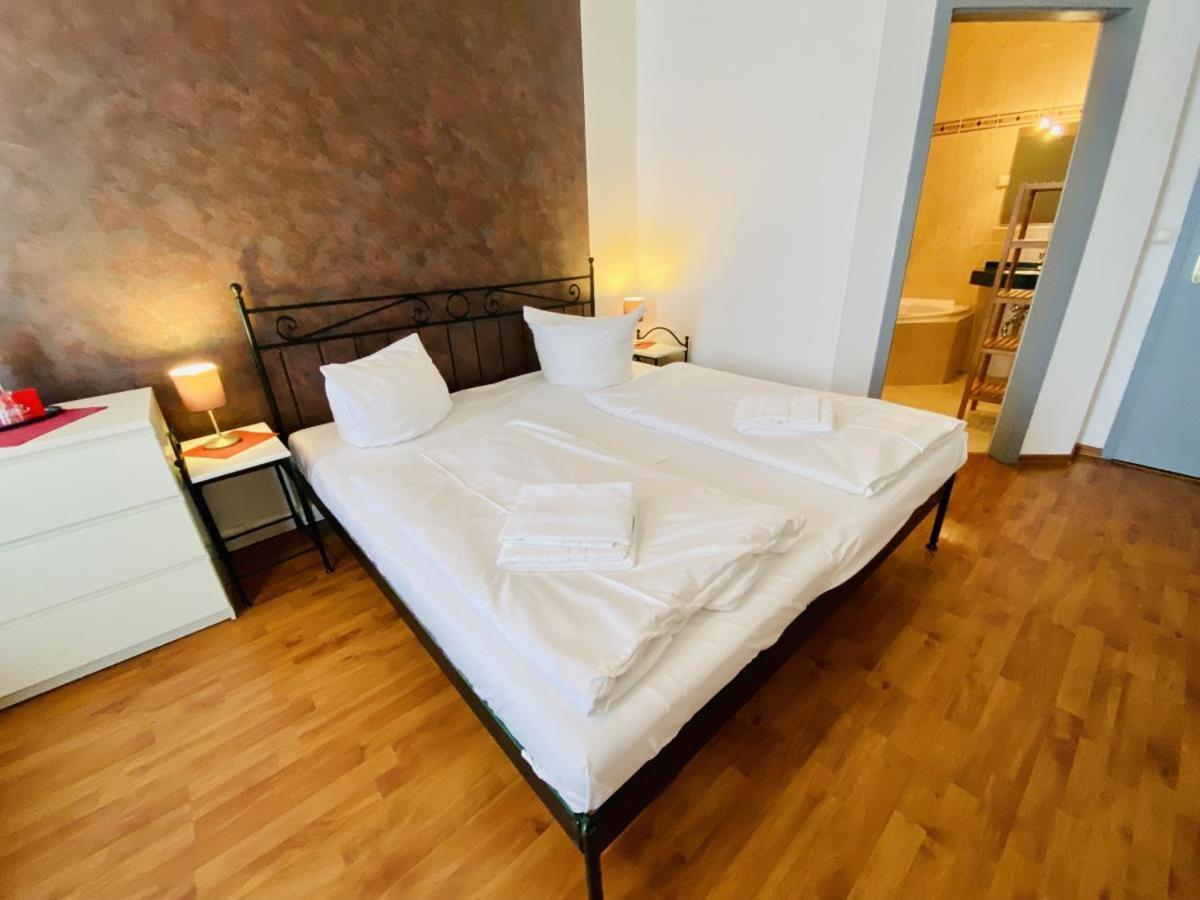 Doppelzimmer Cocktail, Direkt Am Alten Strom Rostock Exterior foto